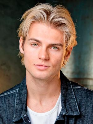 Ноа Лалонд в роли Коула Уолтера